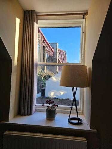 Heron House: The Forth Rail Bridge Cottage in 北女王渡