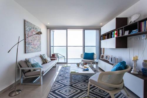 Spectacular 2 Bedroom Apt - 14th Floor Morros City