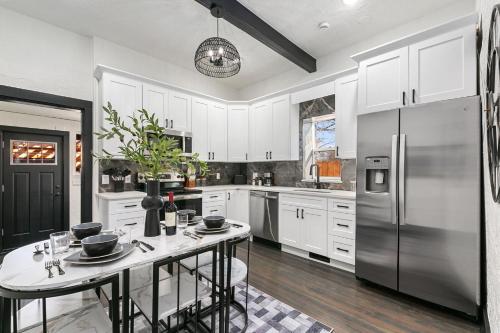 Old Town Retreat with Hot Tub - Steps from CSU! in Fort Collins, USA