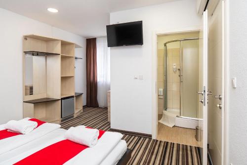 Zuhanyzó, ParkCity rooms in Subicevac