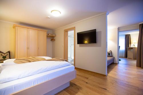 Flair Hotel Adlerbad - Tap to explore photos