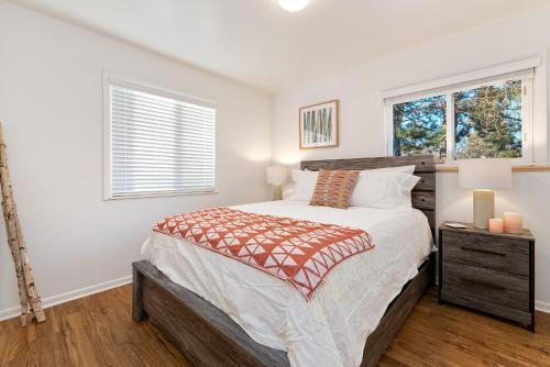 Couples Getaway - Dog Friendly, Bike to Old Town! in Fort Collins, USA