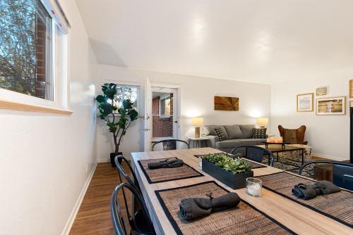 Couples Getaway - Dog Friendly, Bike to Old Town! in Fort Collins, USA