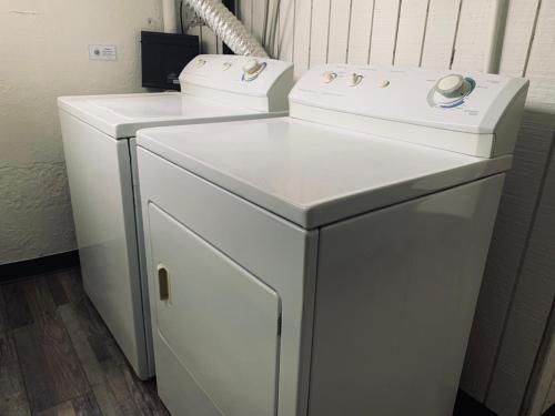 Inviting Bungalow Next to UNC - Free Cruiser Bikes Inviting Bungalow Next to UNC - Free Cruiser Bikes