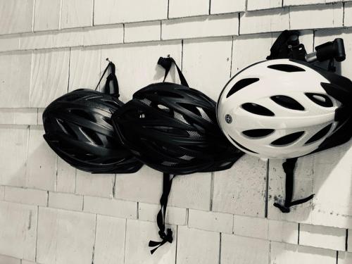 Inviting Bungalow Next to UNC - Free Cruiser Bikes Inviting Bungalow Next to UNC - Free Cruiser Bikes