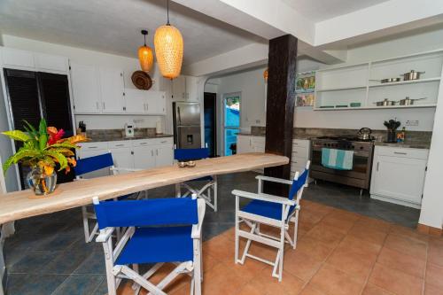 Kitchen, Hodges Bay House in Calibishie