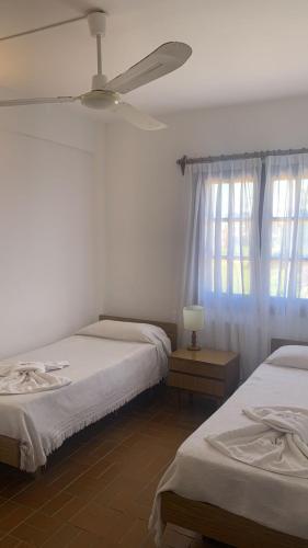 3 twin beds