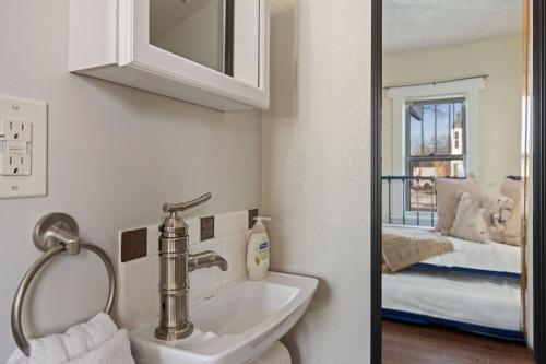 Cozy Bungalow in Downtown Loveland with free bikes! - image 12