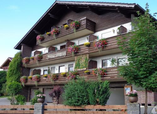 Geräumiges Ferienhaus in Rittsteig mit Privatem Garten