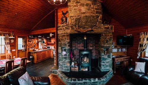 Bothy Cabin -Log cabin in wales - with hot tub in Bettws Cedewain