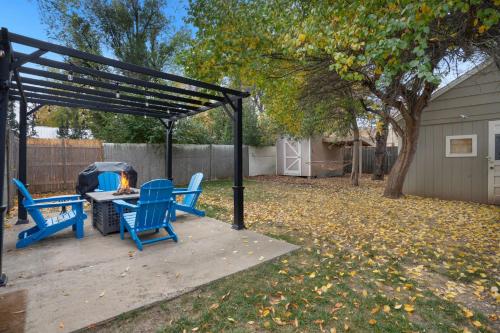 Charming Old Town Bungalow with FREE Cruiser Bikes - image 4