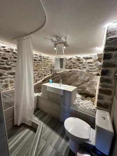 화장실, Old Town Traditional Residence in 카발라