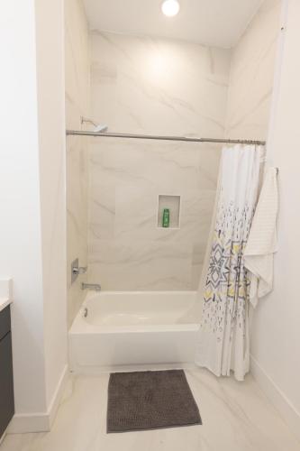 Fully Furnished 2BR Gem mins to NYC in Bayonne, USA
