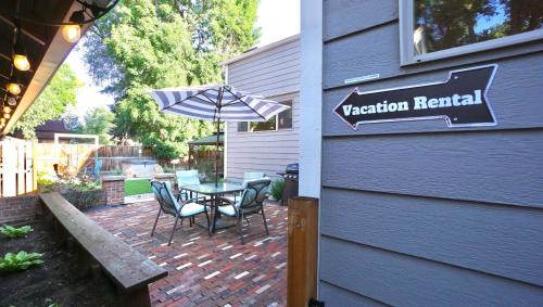 Gorgeous Guest Suite - Walk to Old Town and CSU! in Fort Collins, USA