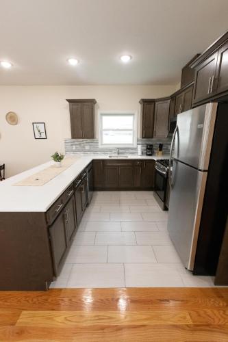 Vibrant and Modern 3-Bed Apt mins to NYC in Jersey City, USA