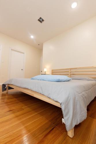 Vibrant and Modern 3-Bed Apt mins to NYC in Jersey City, USA