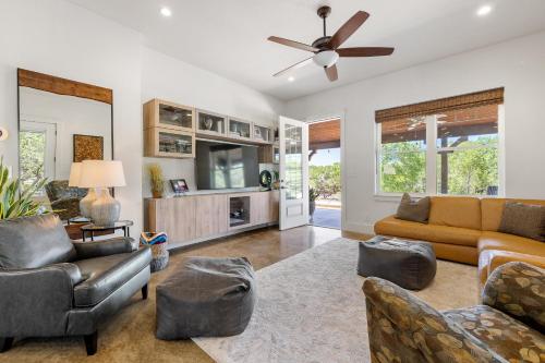 Charming Guest House on 5-Acre Property in Bee Cave, USA