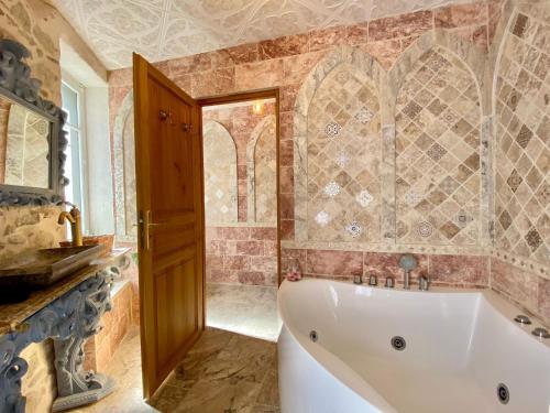 La Maison des Templiers ~ Ostal Médiéval ~ Logis enchantés