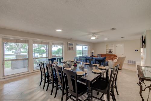 Perfect for Large Groups, Private Pool and Yard in Austin, USA