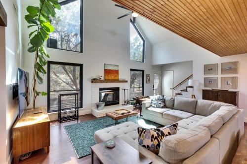 Your Own Ponderosa Near Downtown Dripping Springs in Dripping Springs, USA