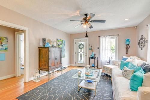 Quaint Galveston Bungalow Half Mile to the Beach! - image 7