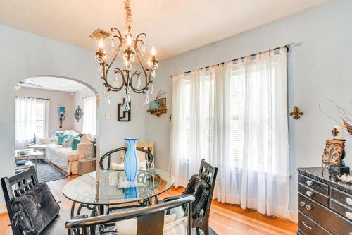 Pet-Friendly Galveston Bungalow, half Mi to Beach! in Galveston, USA