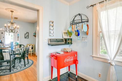 Quaint Galveston Bungalow Half Mile to the Beach! - image 12