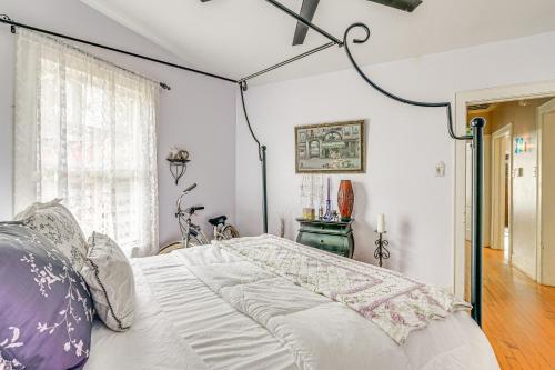 Quaint Galveston Bungalow Half Mile to the Beach! - image 10