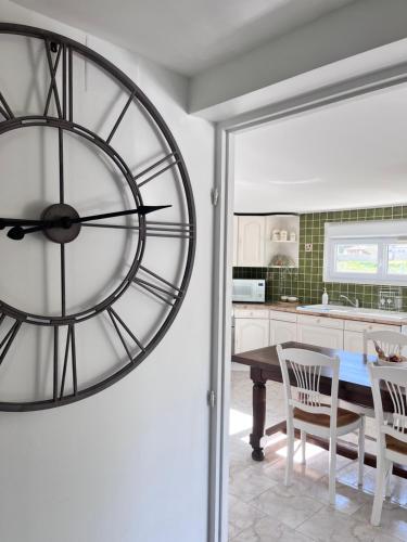 Logement provençal au calme à 20 min d’Avignon (Logement provencal au calme a 20 min d’Avignon) in Lirac