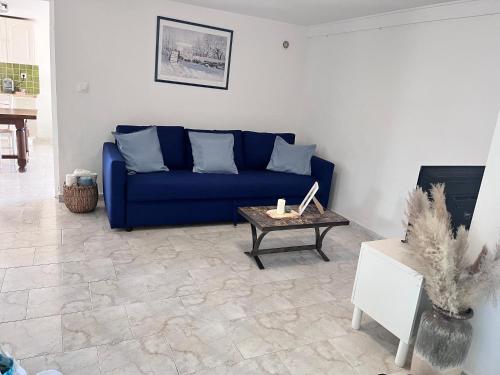 Logement provençal au calme à 20 min d’Avignon (Logement provencal au calme a 20 min d’Avignon) in Lirac
