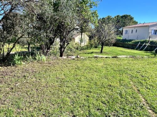 Logement provençal au calme à 20 min d’Avignon (Logement provencal au calme a 20 min d’Avignon) in Lirac