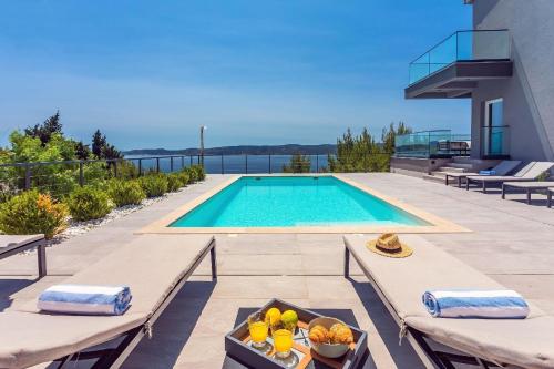 Ferienhaus in Mimice mit Privatem Pool und Meerblick