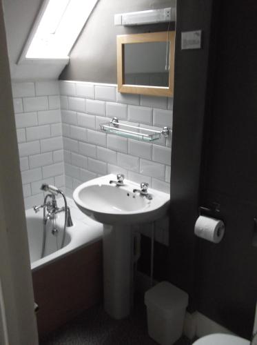 Double Room with Bath image 3