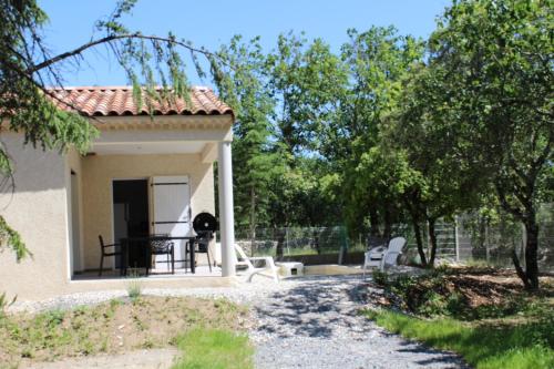 Gîte avec piscine privé - Location saisonnière - Vogüé