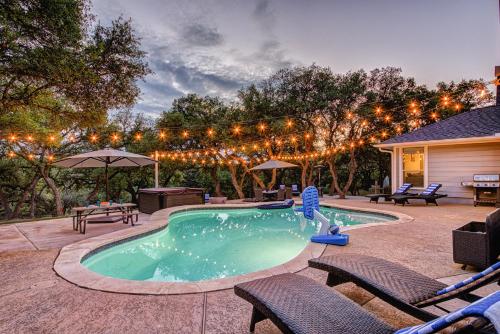 Dripping Springs Fully Renovated Luxury Retreat with Pool in Mount Gainor, USA