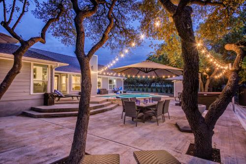Dripping Springs Fully Renovated Luxury Retreat with Pool in Mount Gainor, USA
