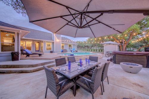 Dripping Springs Fully Renovated Luxury Retreat with Pool in Mount Gainor, USA