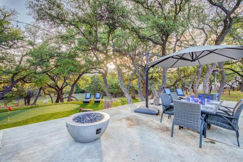 Dripping Springs Fully Renovated Luxury Retreat with Pool in Mount Gainor, USA