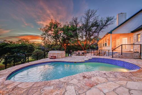 Modern Farmhouse with Private Pool in Dripping Springs, Vereinigte Staaten von Amerika