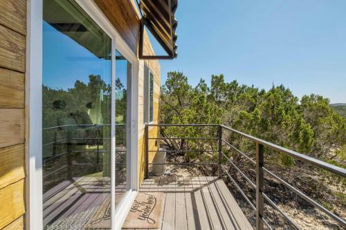 Hill Country Norwood Tiny Home A- On 13 Acres & Sleeps 2 and Pet Friendly! in Dripping Springs, USA