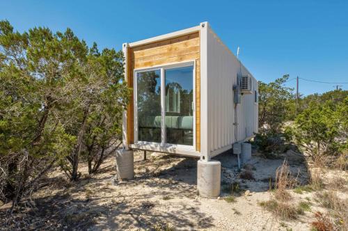 Hill Country Norwood Tiny Home A- On 13 Acres & Sleeps 2 and Pet Friendly! in Dripping Springs, USA