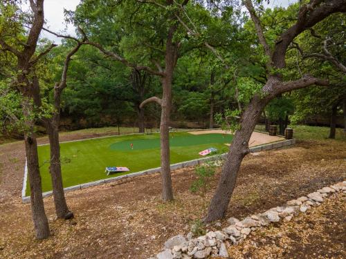 Completely Renovated, Private Pool, Hot Tub, Game Room and More! in Mount Gainor, USA