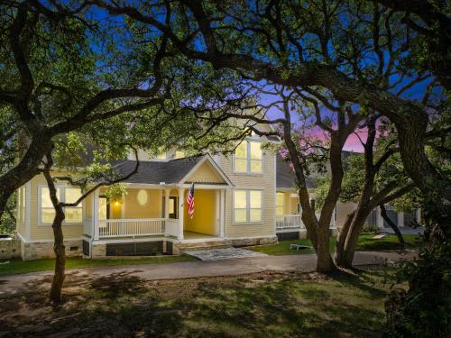 Completely Renovated, Private Pool, Hot Tub, Game Room and More! in Mount Gainor, USA
