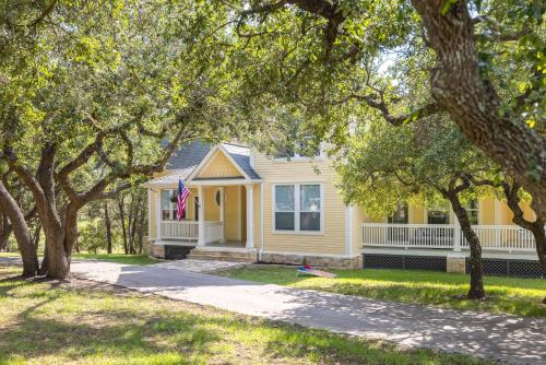Completely Renovated, Private Pool, Hot Tub, Game Room and More! in Mount Gainor, USA