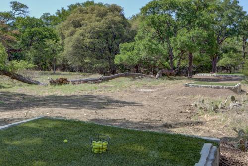 Completely Renovated, Private Pool, Hot Tub, Game Room and Outside Activities in Mount Gainor, USA