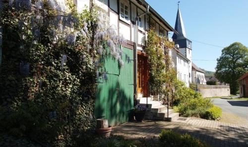 Ferienhaus in Niedermeiser mit Grill und Garten