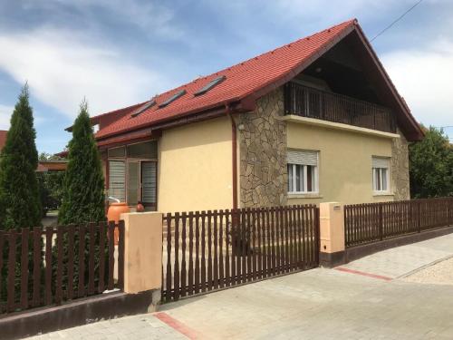 Ferienhaus in Balatonszársz mit Terrasse und Grill