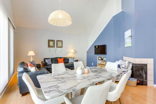 Welcoming Port Clinton Home with Private Deck! in Port Clinton, USA