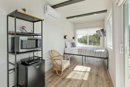 Hill Country Norwood Tiny Home B- Sits on 13 Acres, Sleeps 2 and Pet Friendly! in Dripping Springs, USA