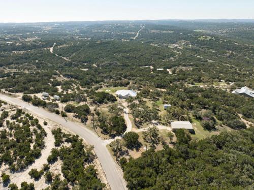 Hill Country Norwood Tiny Home B- Sits on 13 Acres, Sleeps 2 and Pet Friendly! in Dripping Springs, USA